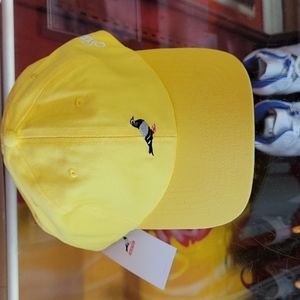 Staple mellow yellow pigeon hat